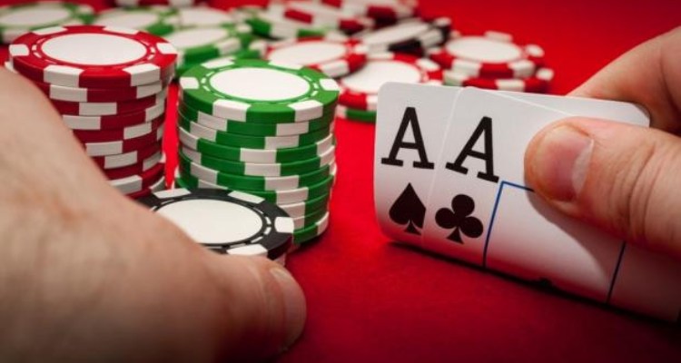 Manfaat dan Kerugian Poker Online